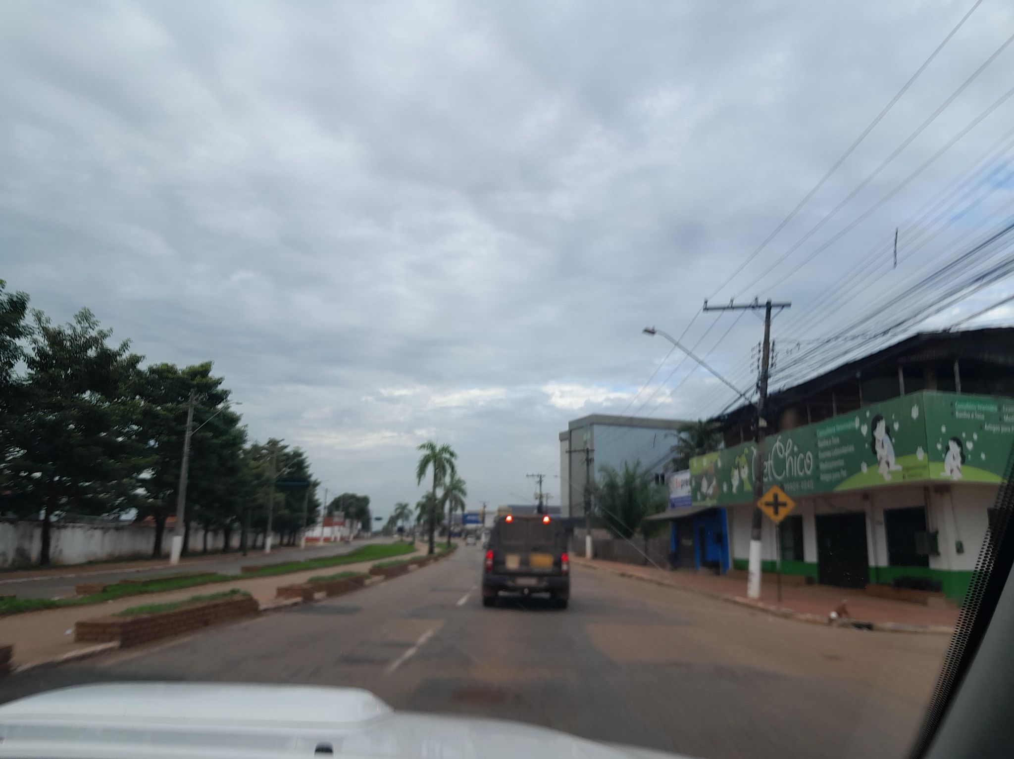 Vista da rua do 2º Tabelionato de Notas e 2º Ofício do Registro Civil das Pessoas Naturais em Rio Branco/AC