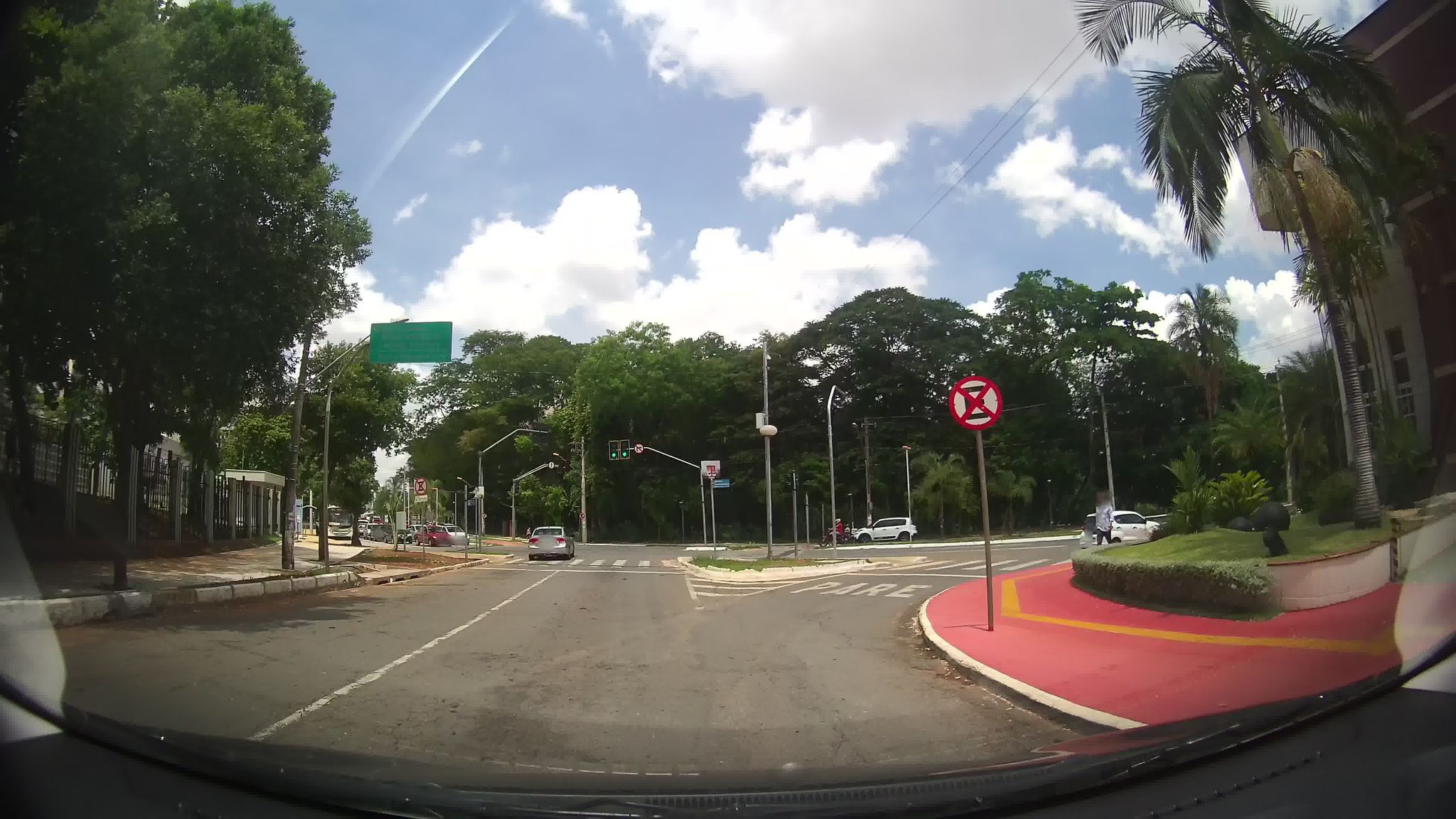 Vista da rua do Registro de Pessoas Jurídicas, Títulos, Documentos e Protestos e Tabelionato 2º de Notas em Ipameri/GO