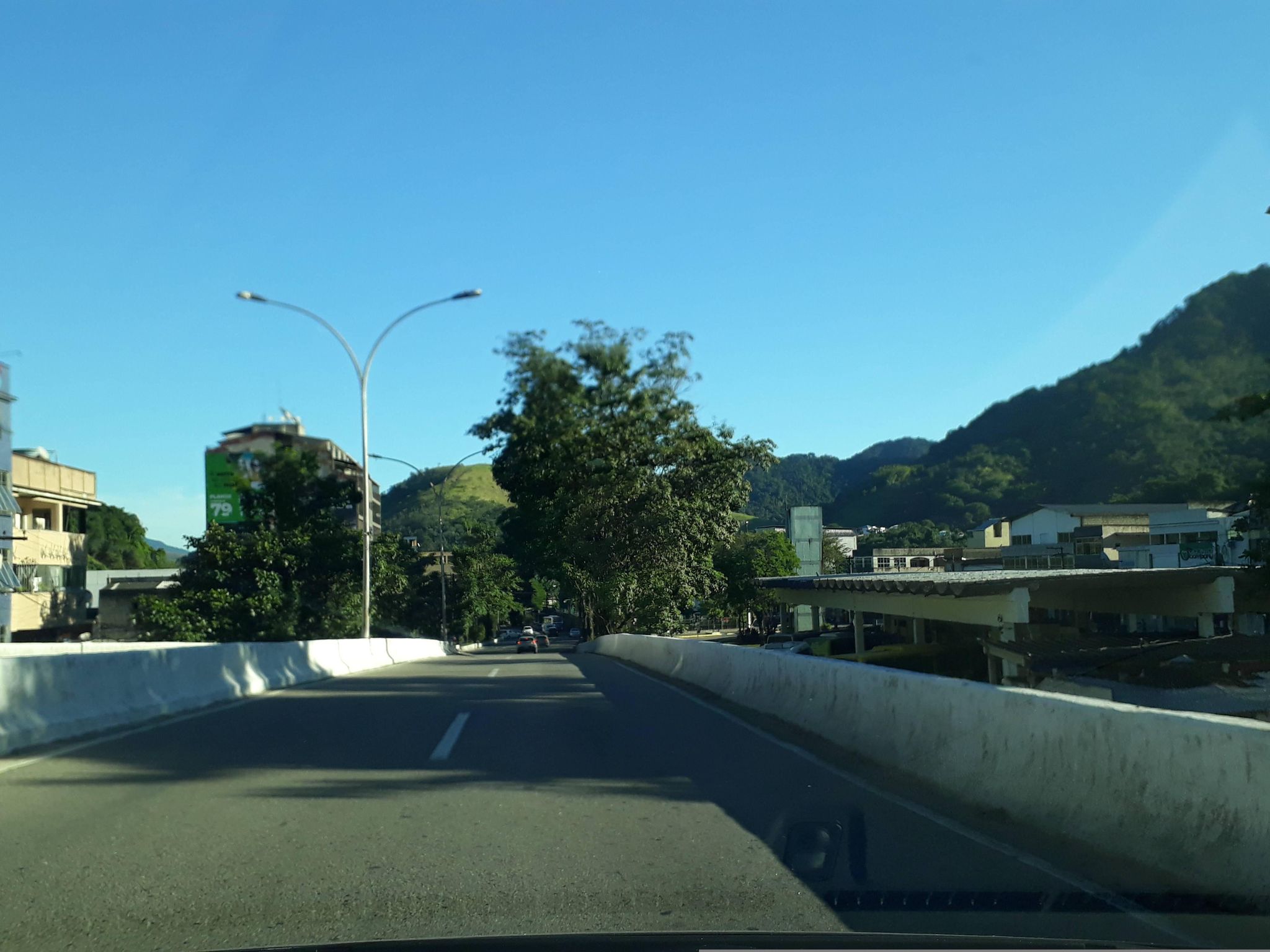 Vista da rua do Cachoeiras de Macacu 01 Of de Justica em Cachoeiras de Macacu/RJ