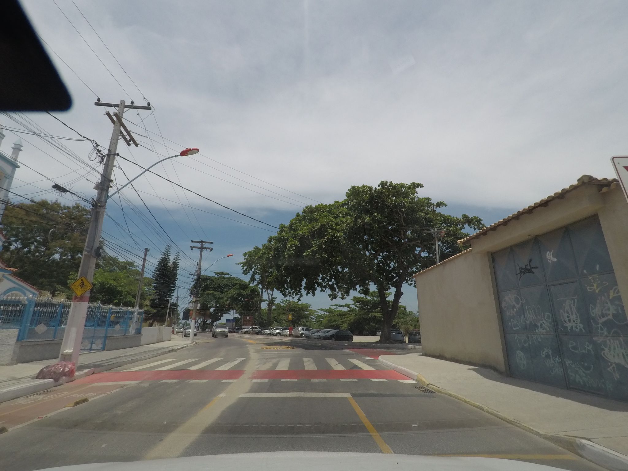 Vista da rua do Marica Dcp em Maricá/RJ