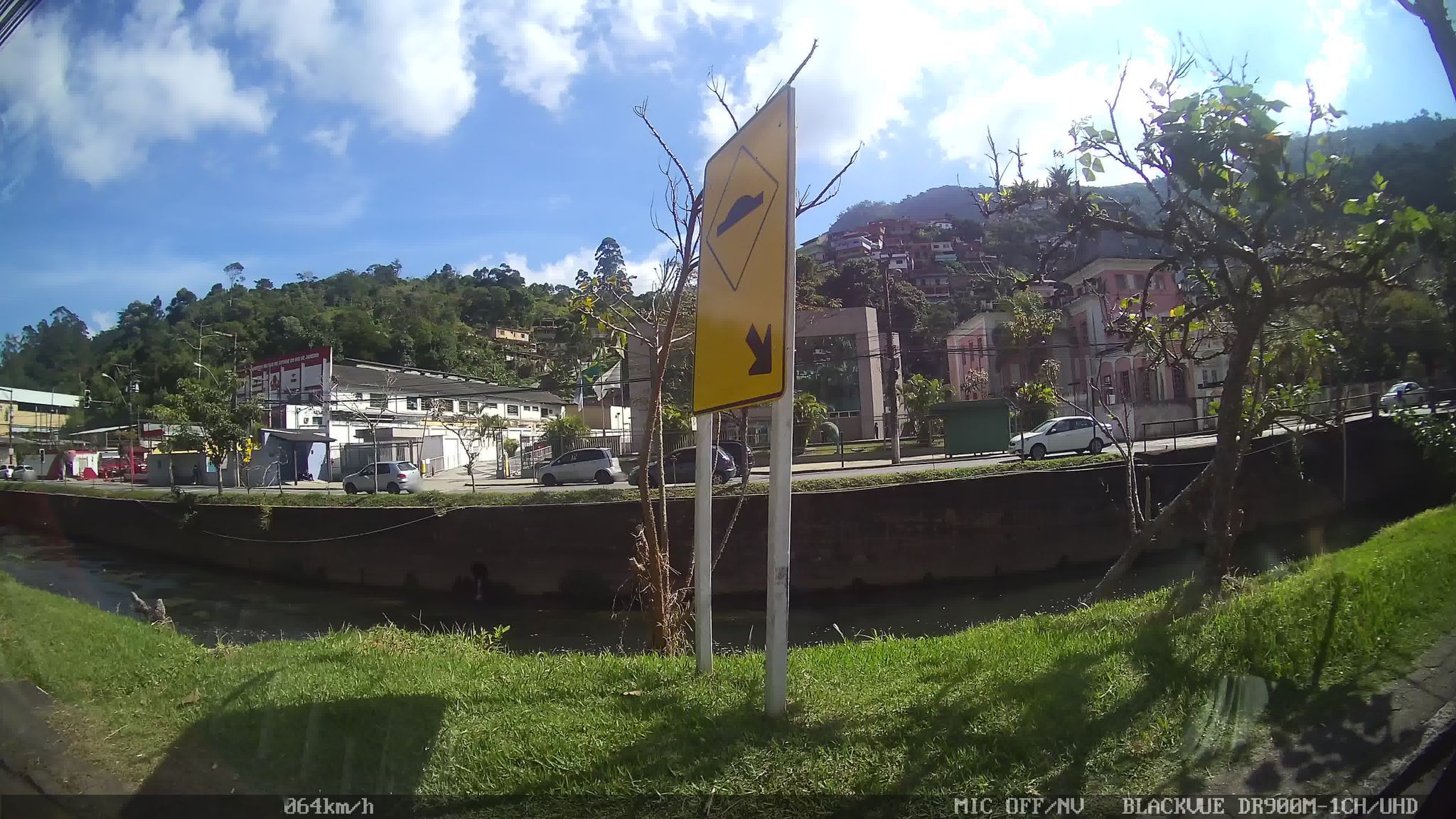 Vista da rua do Petropolis Dcp em Petrópolis/RJ